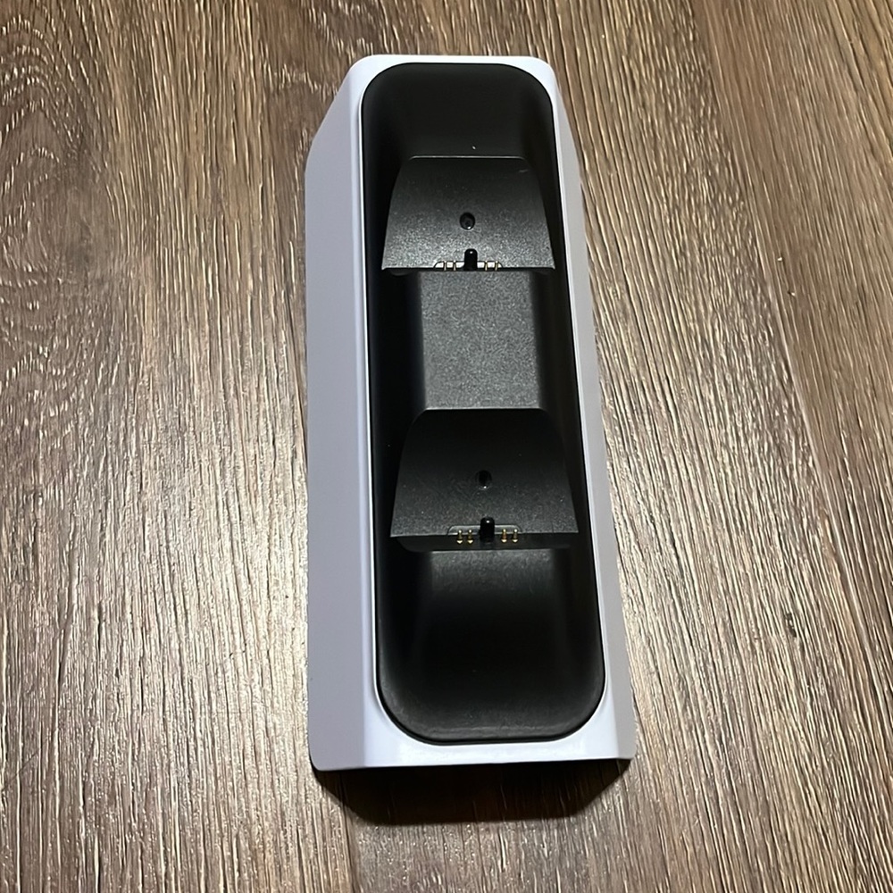 Charging dock for p5